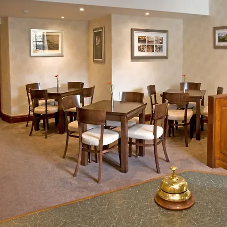 新冬吉昂吉尔酒店 *